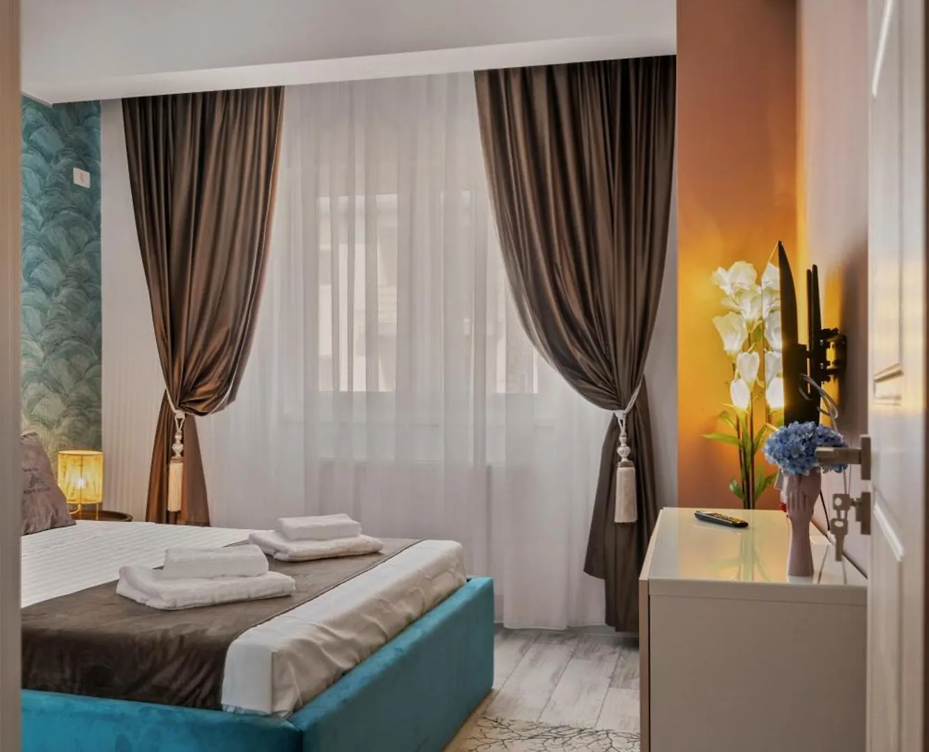 Comfort Azure Bucharest 0*,  Romania